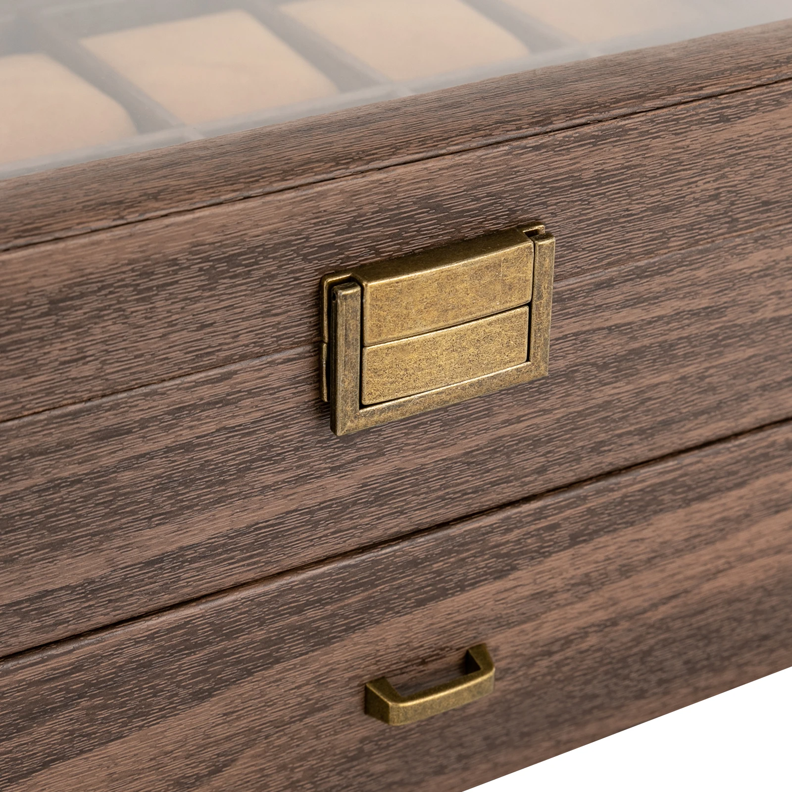Watch winders with multiple rotation directions to prevent overwinding