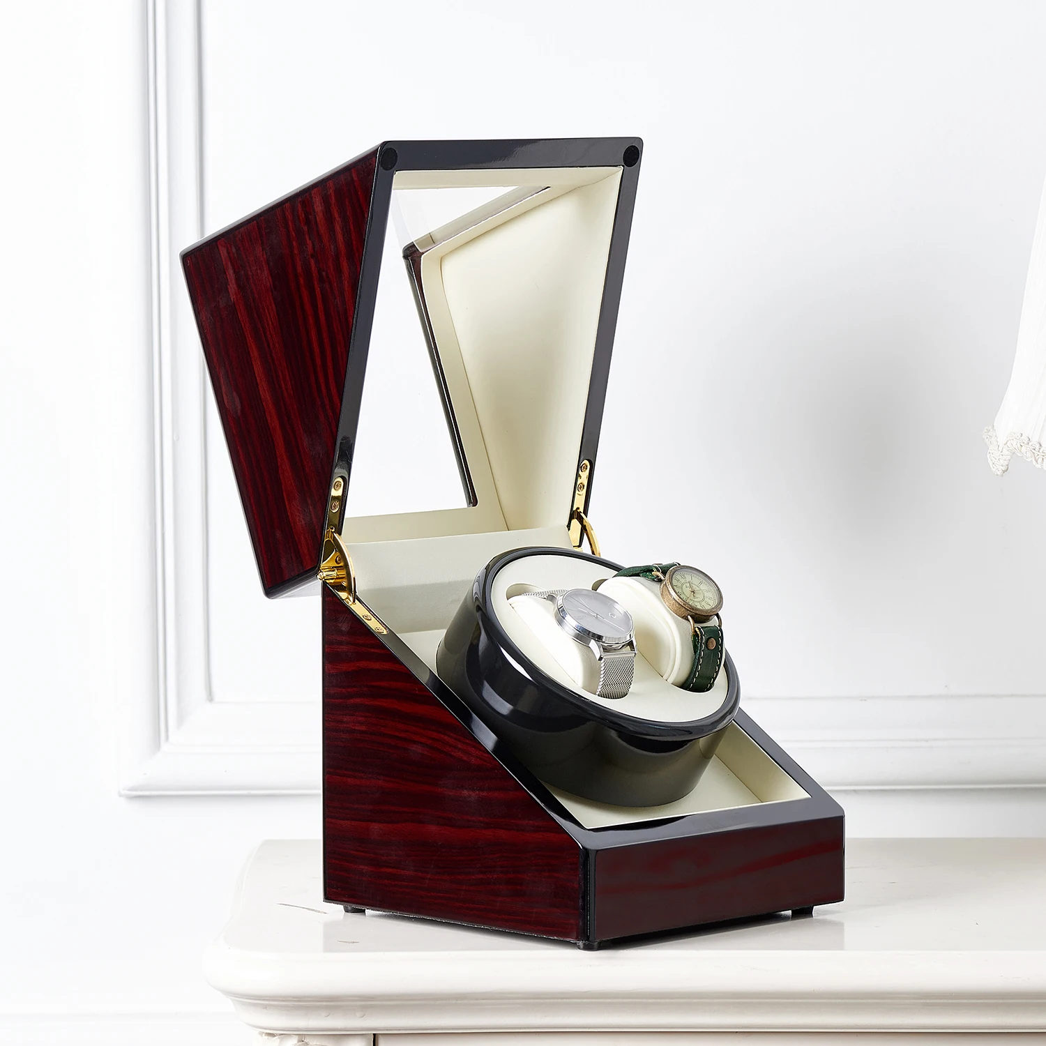 Advanced dual motor watch winder with energy-efficient rotation system